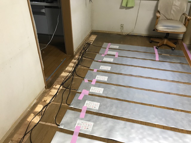 冬なのに温かい!狭山市内にて床暖房工事!